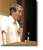 講演中の安本先生